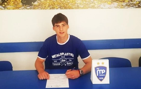 Stanojlović potpisao profesionalni ugovor 