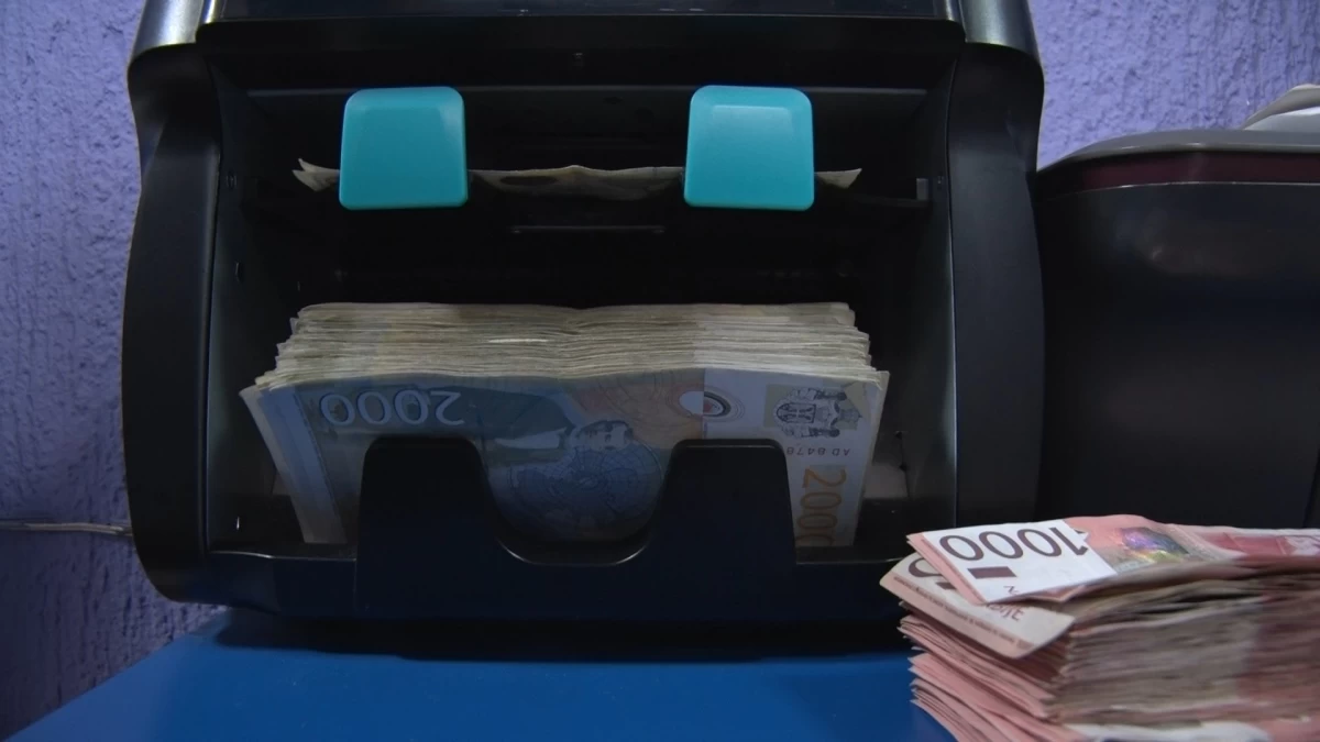 Prosečna zarada 121.805 dinara