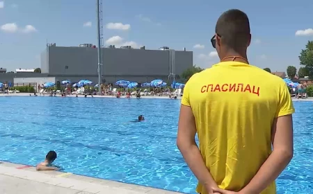 Na Gradskon bazenu anagažovano 15 spasilaca 