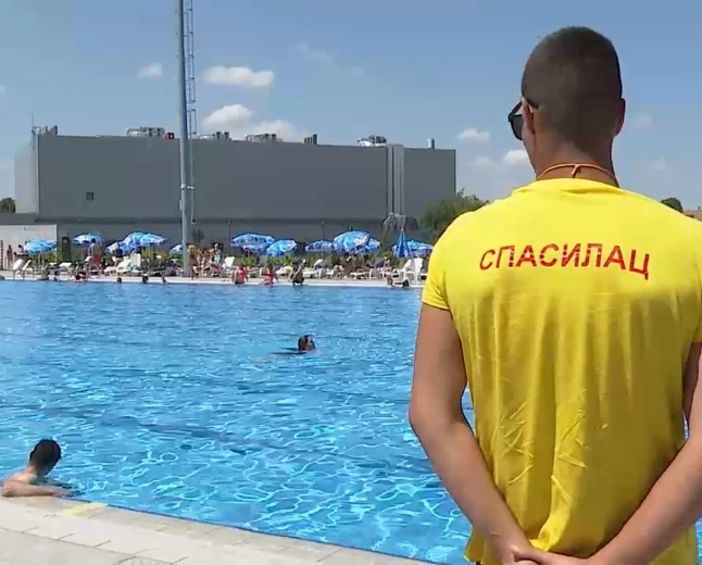 Na Gradskon bazenu anagažovano 15 spasilaca 