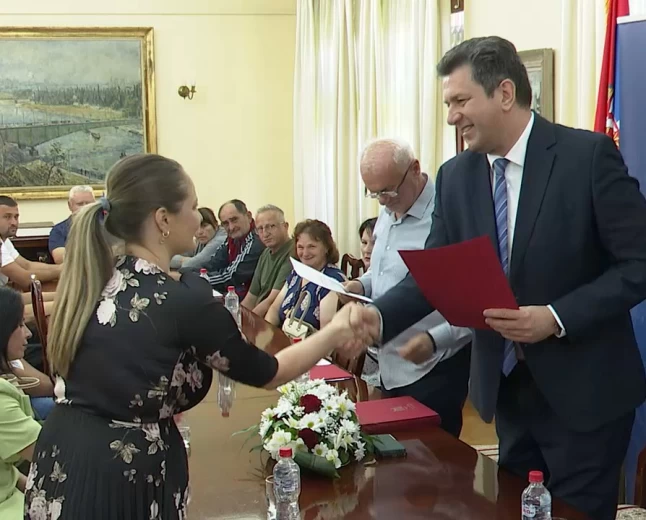 Potpisani ugovor za kupovinu traktora