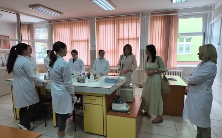 Pomoćnica ministra Danka Nešović posetila Medicinsku školu „Dr Andra Jovanović” u Šapcu