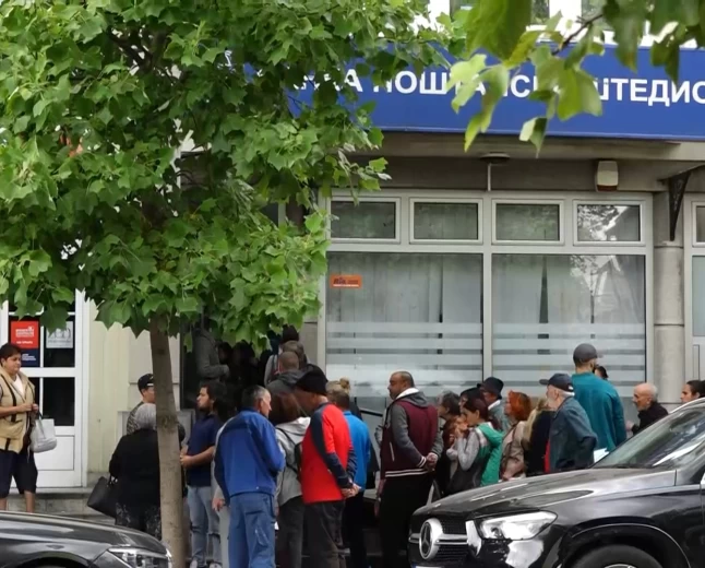 Počela isplata 6.000 dinara 