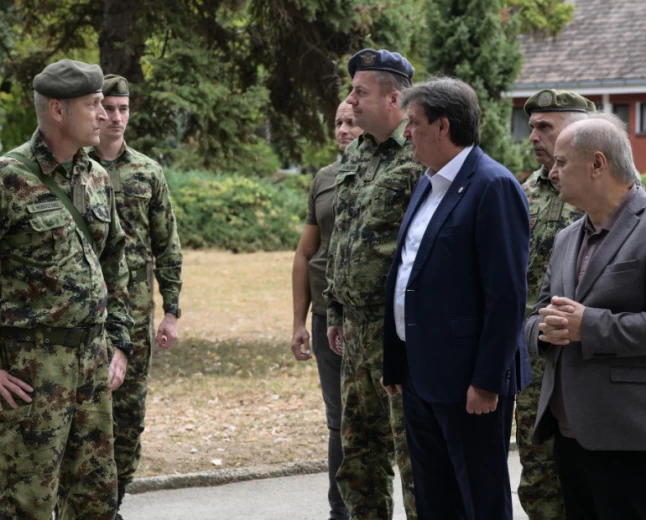 Ministrar Gašić posetio kasarnu "Cerski junaci" u Šapcu 
