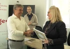 Zahvalnica za doprinos unapređenju položaja starijih sugrađana uručena televiziji As