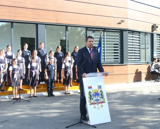 Otvorena fiskulturna sala u Vukovoj školi